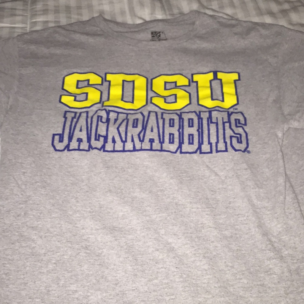 Gray “SDSU JACKRABBITS” short-sleeve shirt